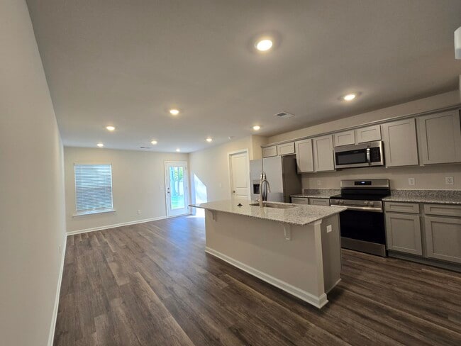 Photo - 1128 Russell Ave