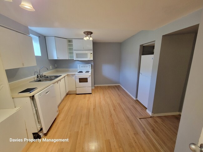 Photo - 9620-9675 75 Street NW