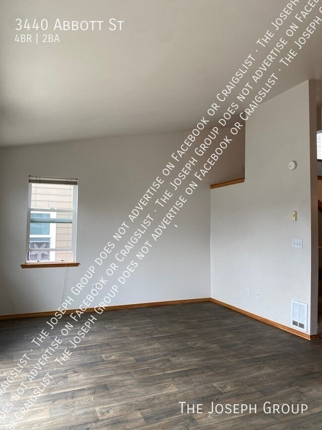 Photo - 3440 Abbott St