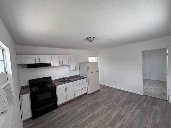 Photo - 2131 Washington St NE