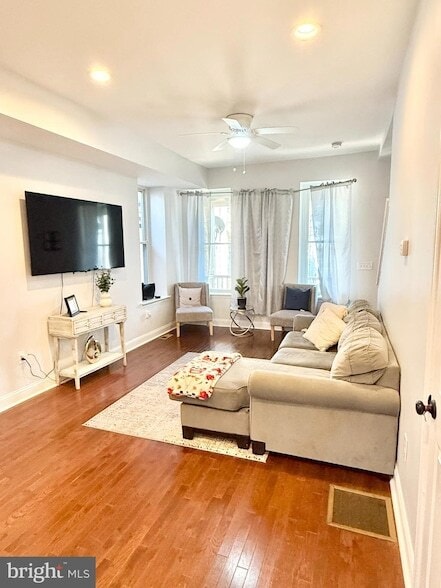 Photo - 151 Hall St