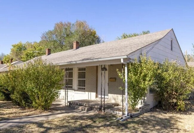 Building Photo - Spacious Townhome in Southeast Wichita