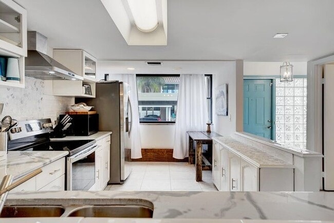 Photo - 716 NE 20th Ln