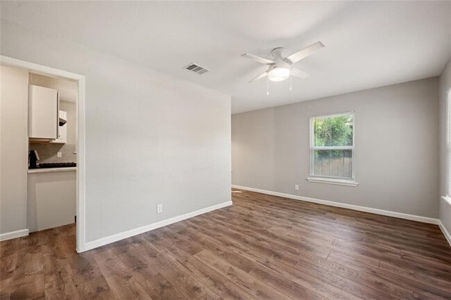 Photo - 2303 Metcalfe Rd