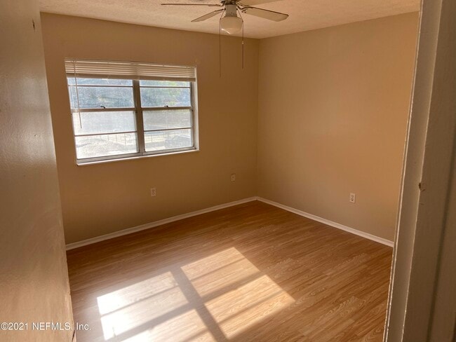 Photo - 1950 Paine Ave