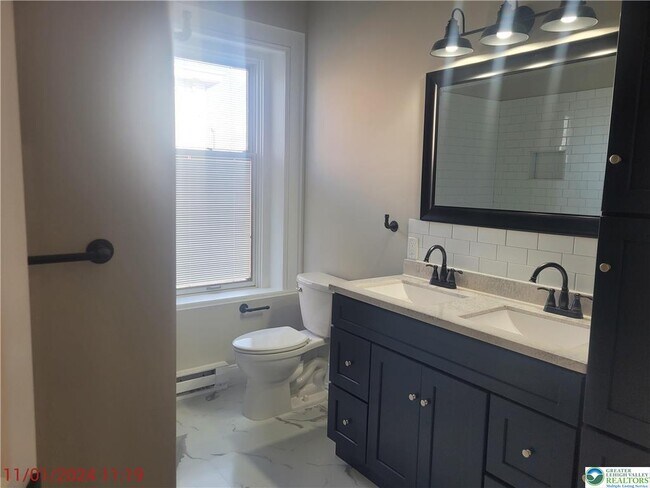 Photo - 121 S Main St