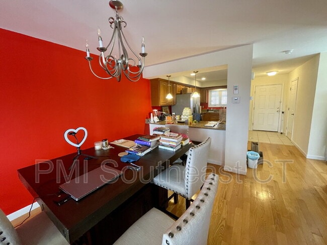 Photo - 330 Crystal Ave