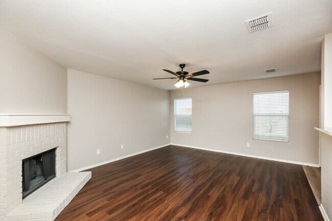 Photo - 1813 Kittredge Way