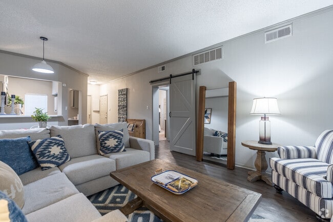 2BR, 2BA - 1,059SF - Living Room