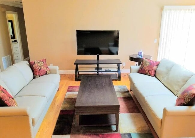 8280 Ibis St