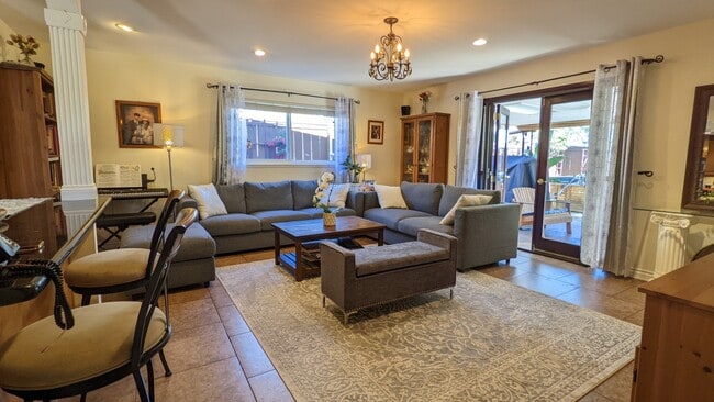 Living room - 3617 Martha St
