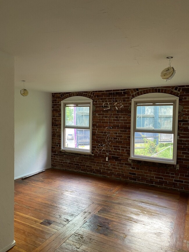 834 Bay St