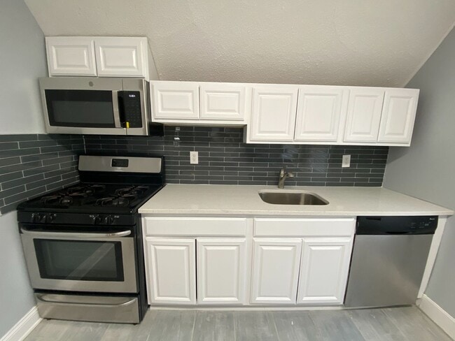 Photo - 363 Sherman Ave Unit 3rd Fl