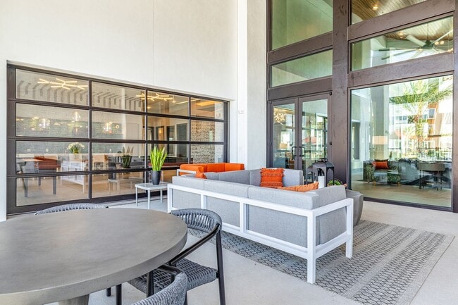 Photo - Madison Pointe Apartments