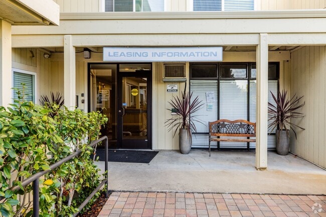 2BR, 2BA - 1000SF leasing office