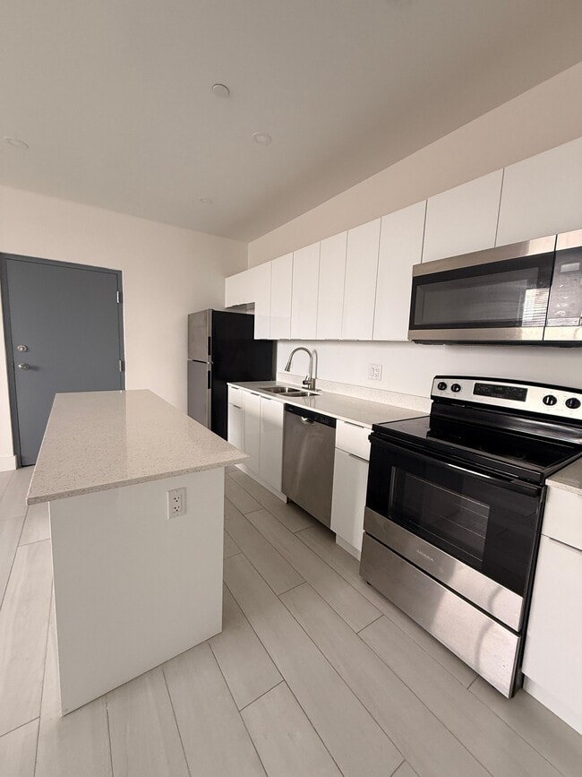 Photo - 765 E 20th St