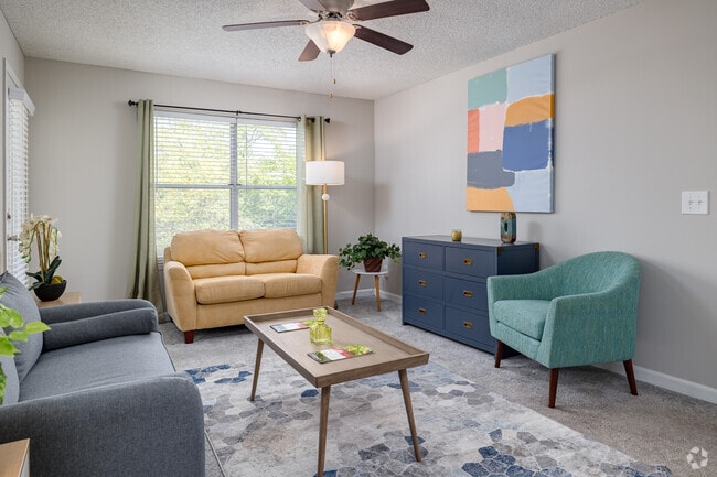 1BR, 1BA - 680SF - Living Room