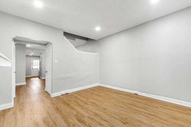 Photo - 419 E Mithoff St