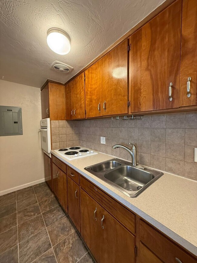 Photo - 2950 Willamette St Unidad 7