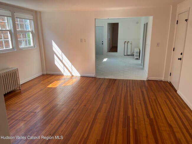 Photo - 227 Warren St