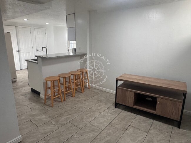 545 Canyon Way Unit 2