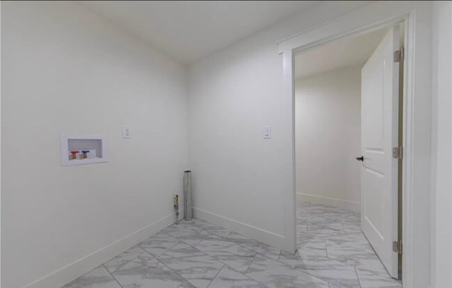 Photo - 1327 W 77th St Unidad 1327 W 77th St