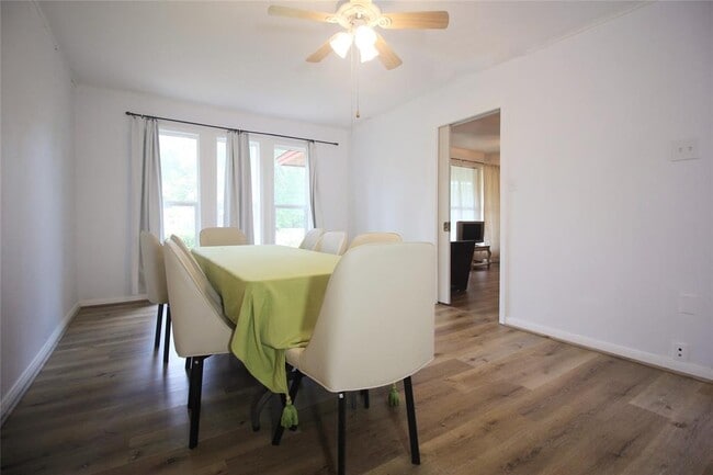 Photo - 9137 White Oak Dr Casa