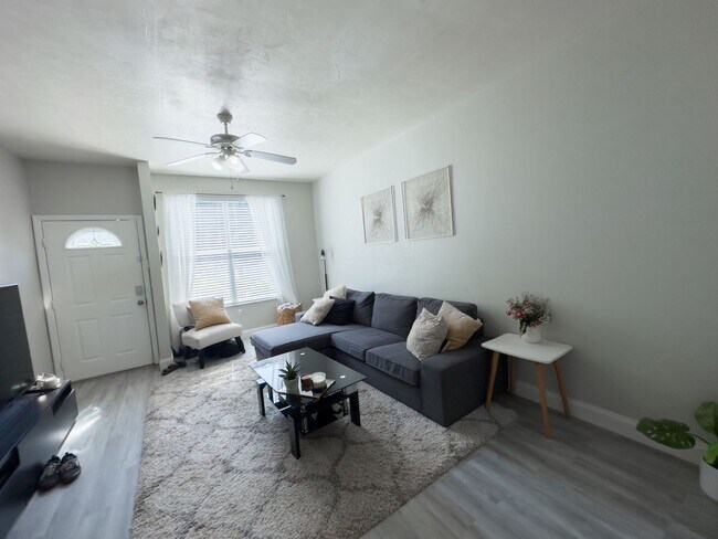 Photo - Victoria Station #132