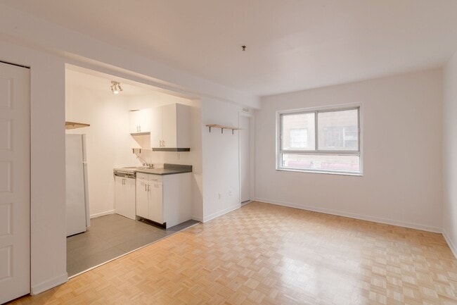 Photo - 25 Av des Pins O Unit 330