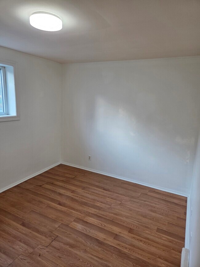 Photo - 37 Moira St E Unit 104