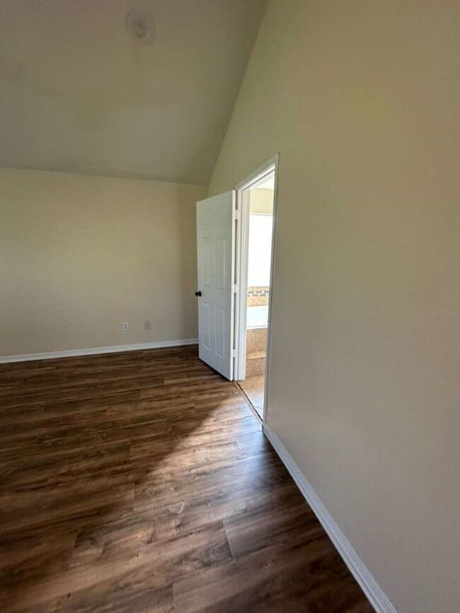 Photo - 5718 Straight Way