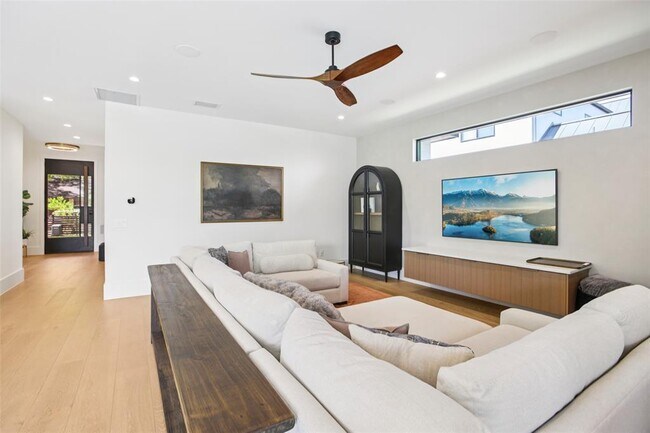 Photo - 2010 Meadowridge Dr