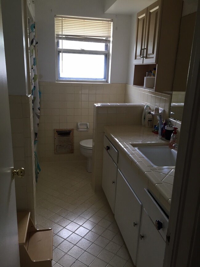 Photo - 1512 meandering way
