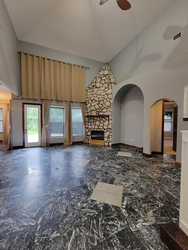 Photo - 516 Lakeview St