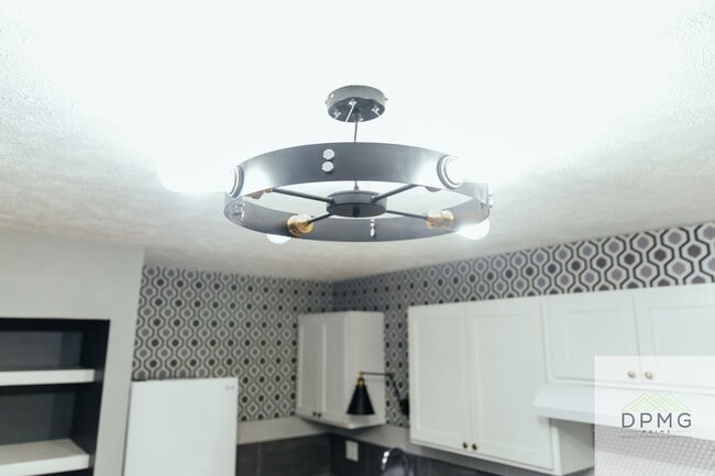 Photo - 326 E Hillsdale St Unit 2