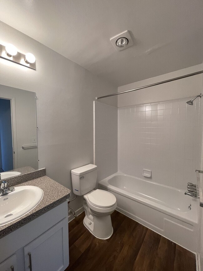 Baño - Kensington Park Apartments