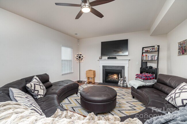 Photo - 3531 Ettrick Pl