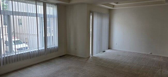 Building Photo - 620 SW 155th St Unit 4A
