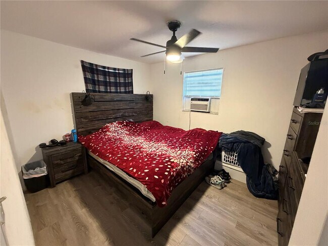 Photo - 10410 N Sassafras St