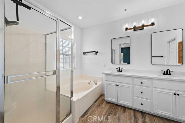 Building Photo - 15 Strawflower St