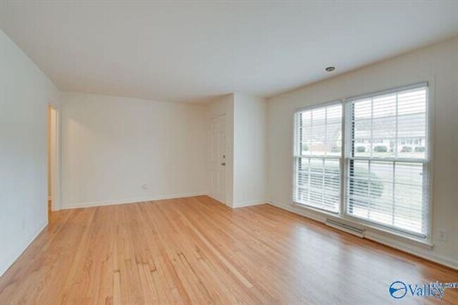 Photo - 814 Cleermont Dr SE