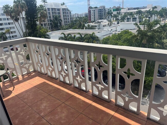 Building Photo - 9700 E Bay Harbor Dr Unit 512