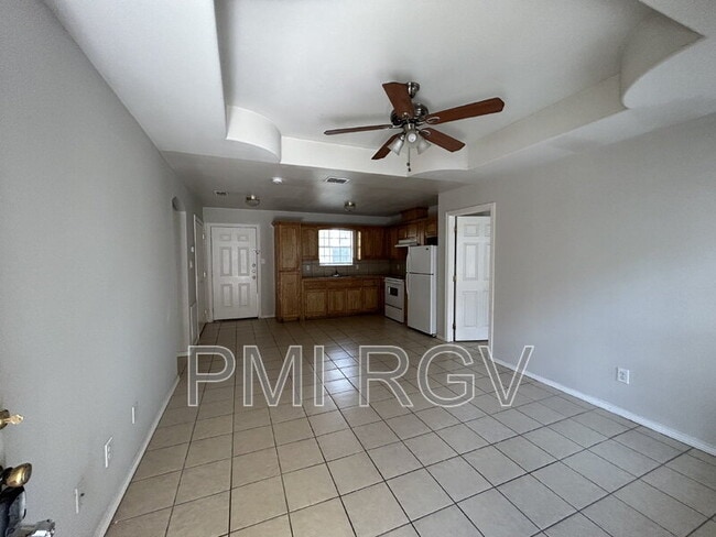 Photo - 913 E Daffodil Ave Unit B