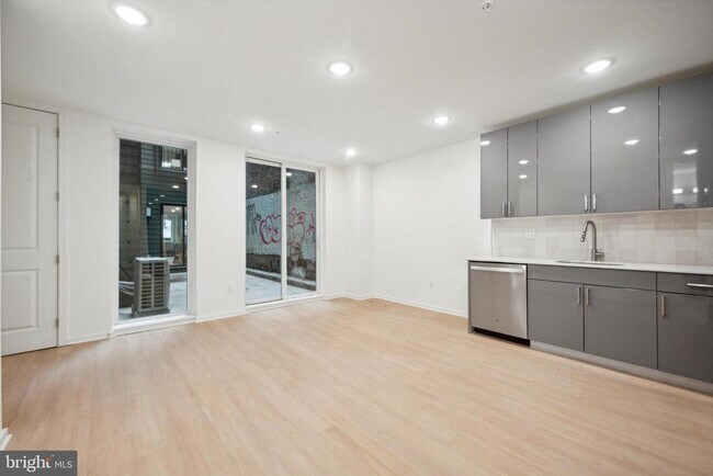 Photo - 225 N 12th St