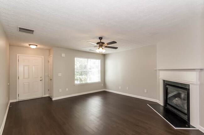 Photo - 271 Springbottom Ct SE