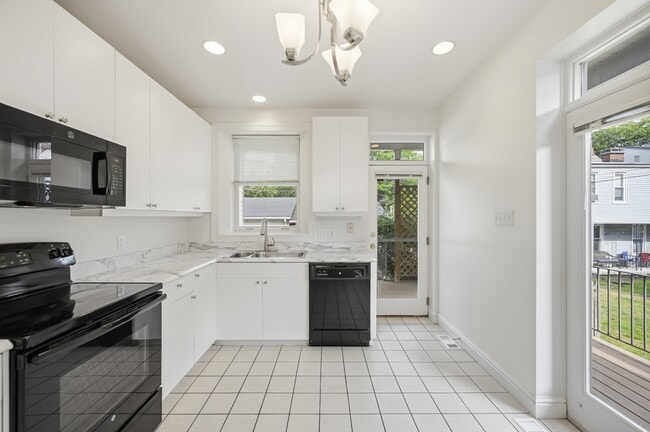 Franklin West Apartments, Leasing Office