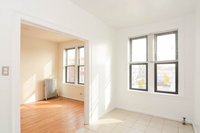 Photo - 2704 N Sawyer Ave Unit 203