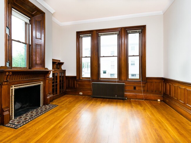 Building Photo - 836 Belmont St Unit #1 Rental