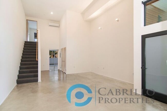 Photo - 2870 Fourth Ave