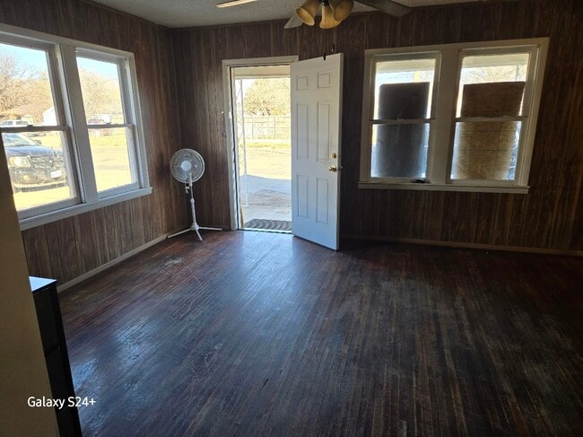 1104 S Western St Unit B